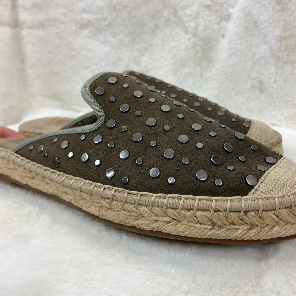 Lust for life ignite studded suede espadrille mules. Size 7M
